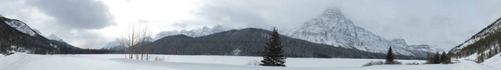 Icefields Parkway during the winter in Banff National Park, Alberta, Canada.