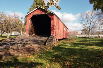 Fototapeta premium Red Covered Bridge