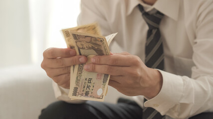 日本円を数える人