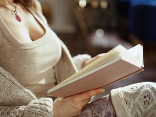 Obraz na płótnie Canvas modern woman at home in sunny autumn day reading book