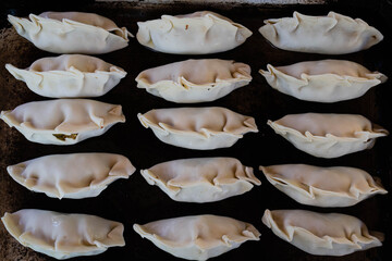 empanada cruda listas para freir o al horno comida tipica tradicional argentina cordoba