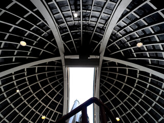 vue du plafond d'un observatoire avec une texture abstraite