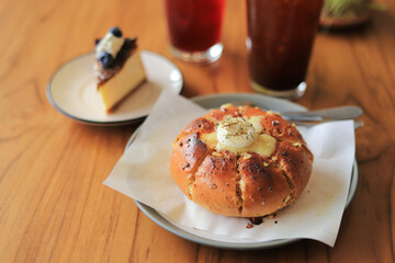 fresh baked garkic bread in home 