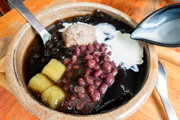 ice cream of mesona black herbal tea
