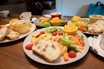 breakfast of bread and fruits
