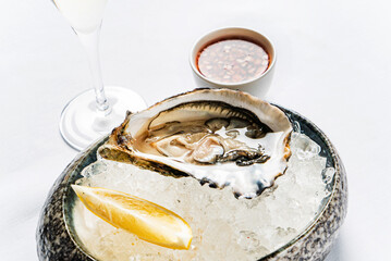 Fresh oysters on the ice