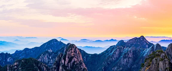 Papier Peint photo autocollant Monts Huang The sea of clouds and sunrise in the winter morning in the North Seascape of Huangshan Mountain, Anhui, China