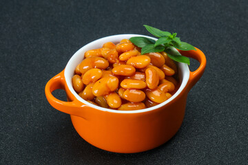 White beans with tomato sauce