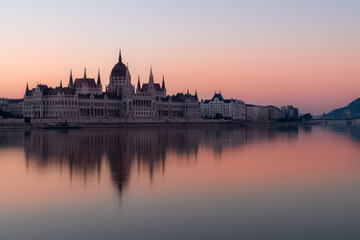 Obraz na płótnie Canvas Budapest parliament on the Danube banks at dusk, Hungary