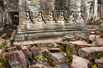 Fototapeta premium row of hermits at the facades of a chapel in a courtyard in Preah Khan temple, Angkor Thom, Siem Reap, Cambodia
