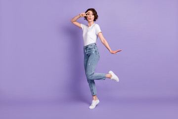 Photo portrait full length of woman making v-sign near eye sending air kiss standing on one leg...