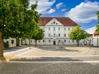 Günzburg Bayern Schwaben Deutschland Kirche Blauer Himmel haus