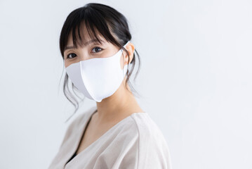 マスクをした妊婦