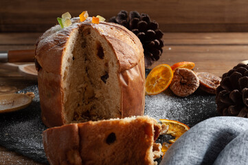 Panetone de natal com frutas cristalizadas e nozes