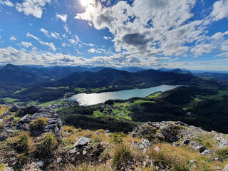 Fuschlsee schöner See im Salzkammergut nahe Salzburg Österreich im Sommer Berg in den Alpen...