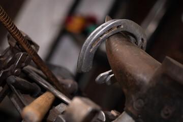 Anvil, horse shoe and hammer