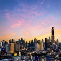 Fototapeta na wymiar cityscape of Bangkok city skyline with sunset sky background, Bangkok city is modern metropolis of Thailand and favorite of tourists