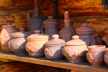 Fototapeta na wymiar street trade in ceramic dishes