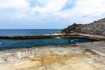 岩礁のある漁港