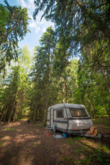 Obraz na płótnie Canvas camper in the forest by the lake