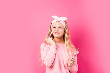 Obraz na płótnie Canvas her look is great. Beauty salon. happy childhood. fashion and beauty. retro girl put natural makeup with brush. hair and skin care. small girl wear vintage headband. beautiful kid play cosmetics