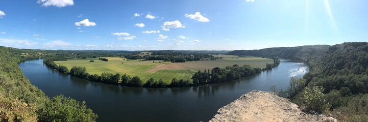 Fototapeta na wymiar Dordogne river in France