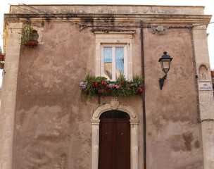 Fototapeta na wymiar rustic italian house with flowers