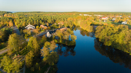 Jantar nad jeziorkiem z drona © Marcin