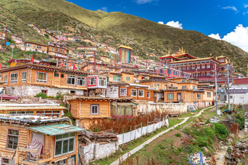 Fototapeta na wymiar The view of larung academy in Larung Gar on Tibet