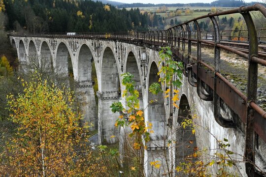 Das 254 Meter lange und 35 Meter hohe Viadukt der sogenannten Max und Moritz Bahn bei Lichte ist eine Attraktion f&uuml;r Touristen die eine Draisinen Fahrt unternehmen m&ouml;chten - Th&uuml;ringer Schiefer Gebirge