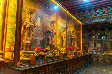 Fototapeta na wymiar The view inside the old ancient buddhist monastery in Larung Gar on Tibet.