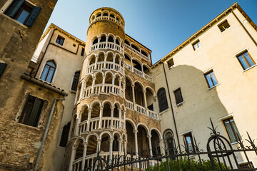 ein venezianischer Palast im gotischen Baustil