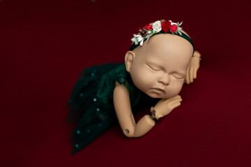 Obraz na płótnie Canvas doll mannequin newborn. doll for training photographers. dummy