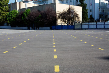 Fototapeta na wymiar Roads separated by yellow lines, car parks separated by yellow lines