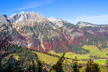 Fototapeta na wymiar Herbstzauber auf der Karalm in St.Martin im Tennengebirge
