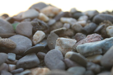 Kieselsteine am Strand als Hintergrund 