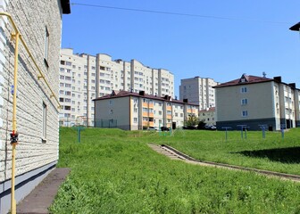 Fototapeta na wymiar Courtyard with tall and small houses