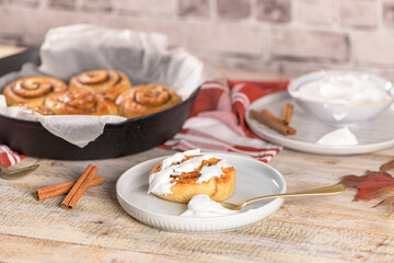 Cinnamon buns with chocolate chips