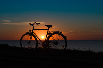 Obraz na płótnie Canvas bike silhouette