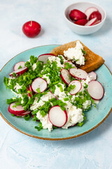 Cottage cheese with radish and chives - light healthy breakfast
