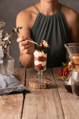 Comiendo postres fin de noche 