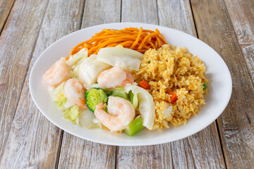A view of a Chinese fast food 1 item combo plate.