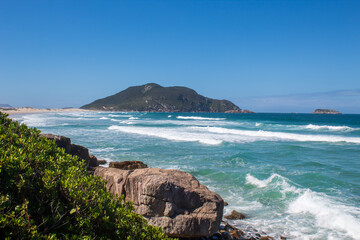 Obraz premium LIndo mar azul da Praia do Santinho, Florianópolis, praia tropical, Santa Catarina, Brasil, florianopolis, 