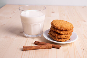 Fototapeta na wymiar milk and cookies