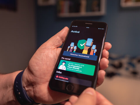 Application Tous Anti Covid, nouvelle application Stop Covid - Application permettant d'&ecirc;tre inform&eacute; en cas de contact avec des personnes ayant contract&eacute; la Covid19