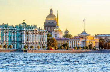 Saint Petersburg cityscape with St. Isaac's Cathedral, Hermitage museum and Admiralty, Russia - obrazy, fototapety, plakaty