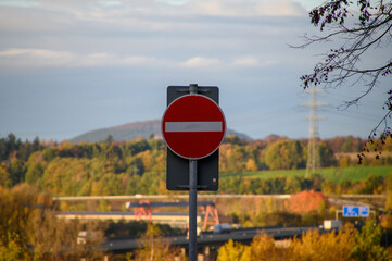 Fototapeta znak drogowy droga jednokierunkowa zakaz obraz