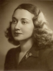 FOTO VINTAGE CON RITRATTO FEMMINILE