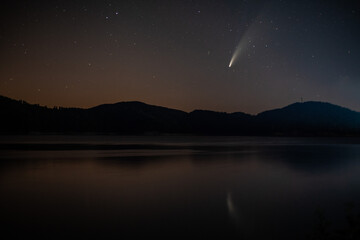 Kometa C/2020 F3 NEOWISE nad Soliną, Bieszczady, Polska