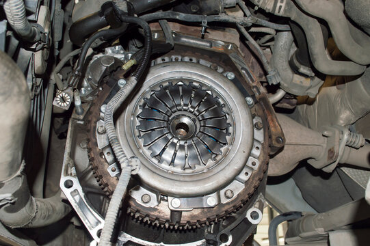 View of the clutch basket mounted on the car
